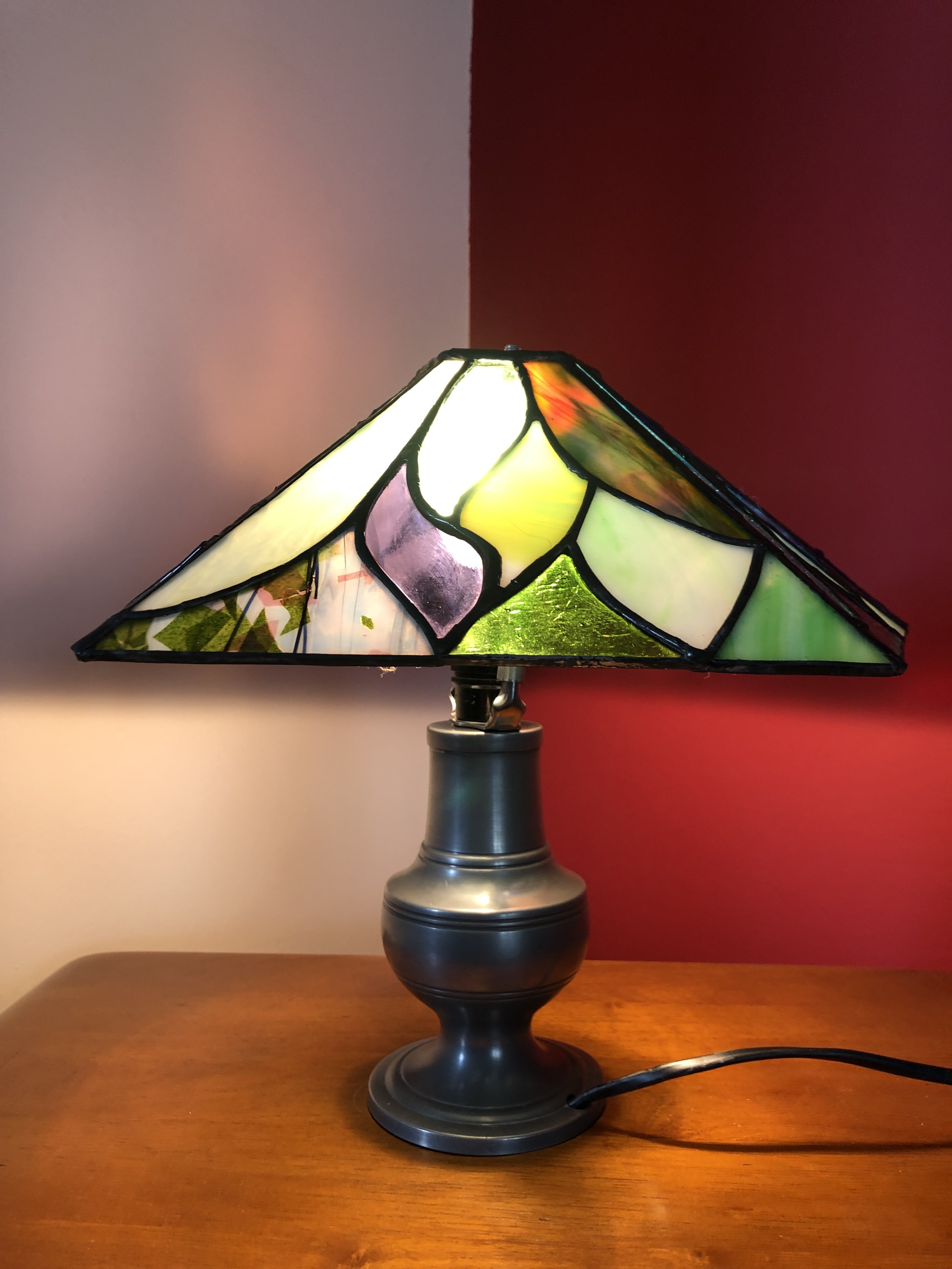 Abat jour pour pied de lampe en étain 4 faces  à couleur dominante différente
