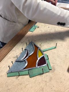 7 vitrail au plomb montage d un poisson la dame de verre montelimar france