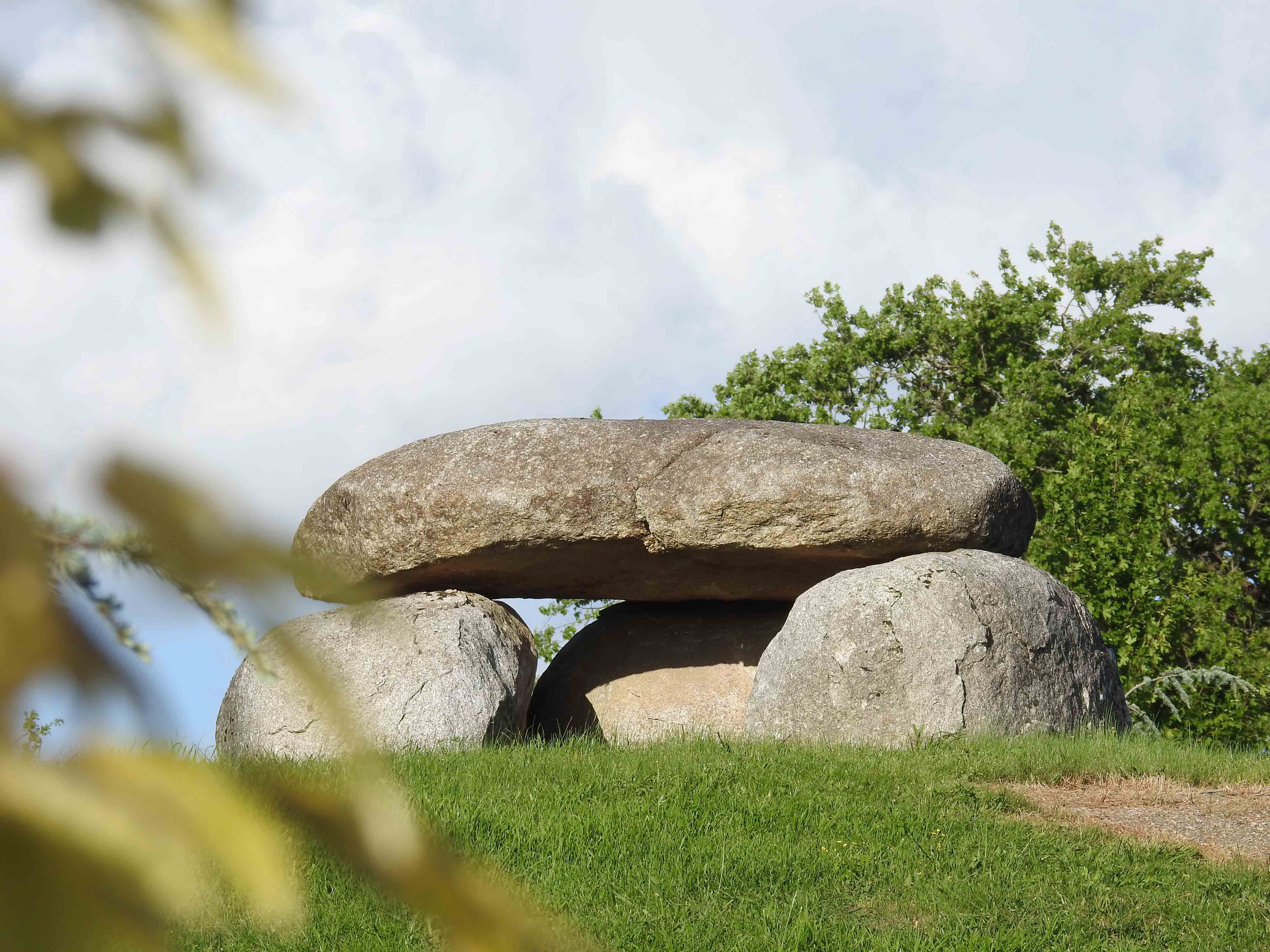 Dolmen-Light-Site