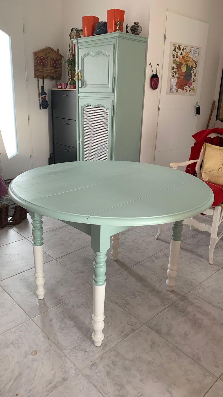 Table jade et chiffonnier