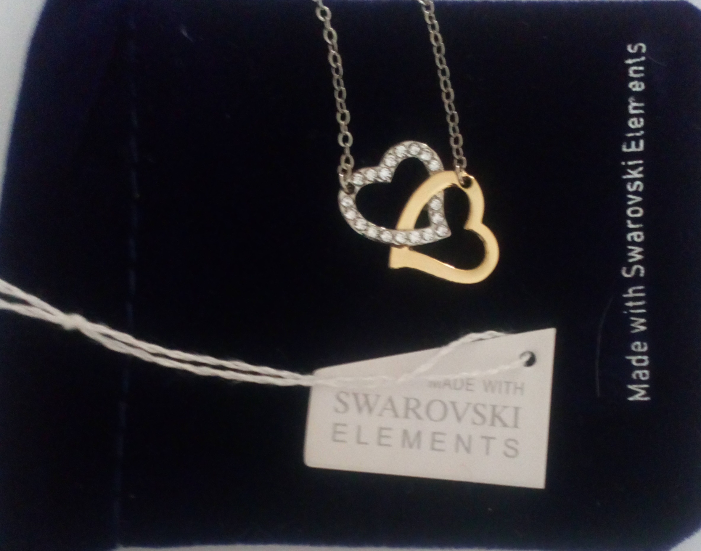 Collier coeur entrelacé bi-color et strass
Prix de vente --> 30€
2 Pieces en stock