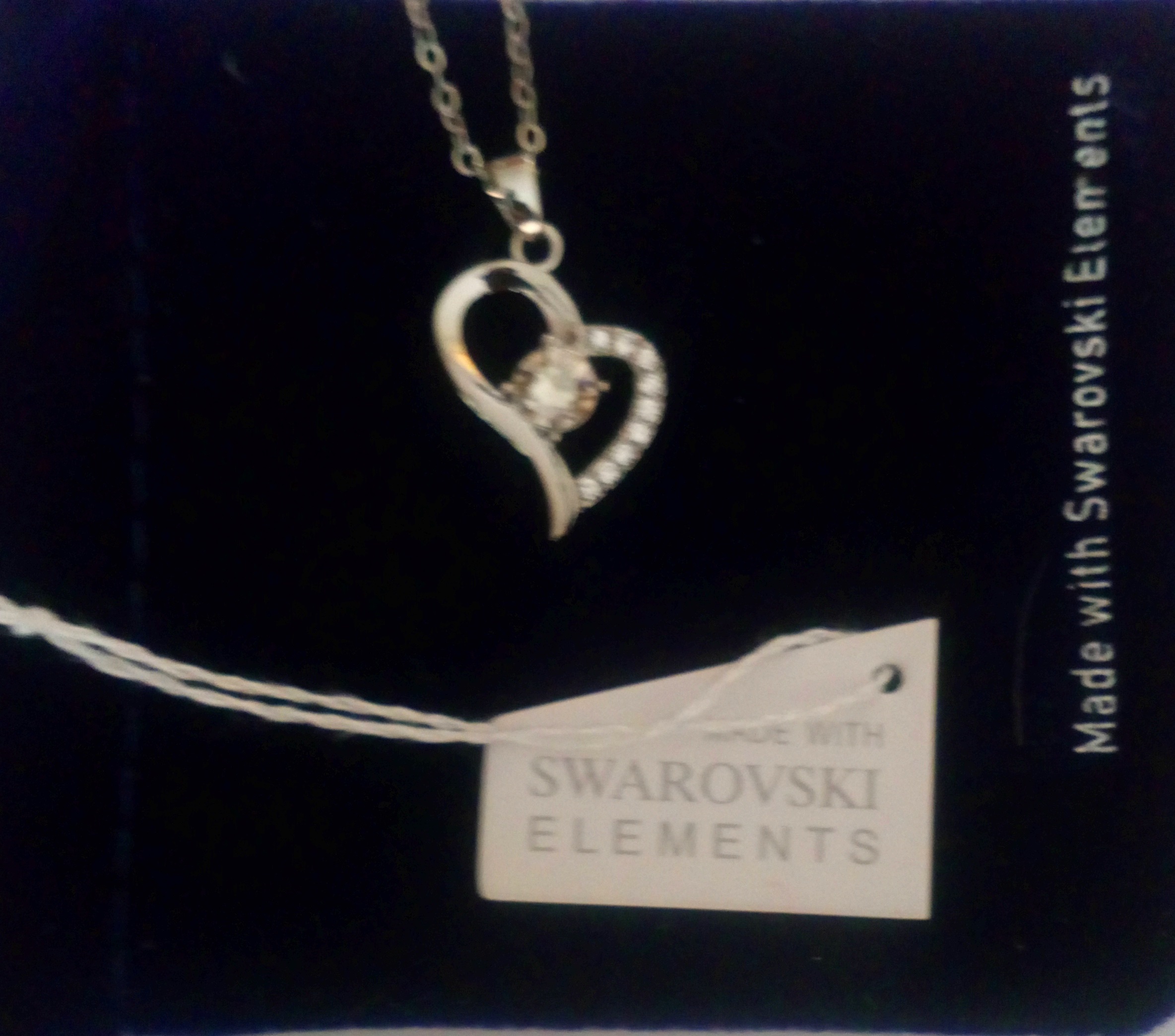 Collier et bijou coeur translucide
Prix de vente --> 30€
Stock 3 pieces