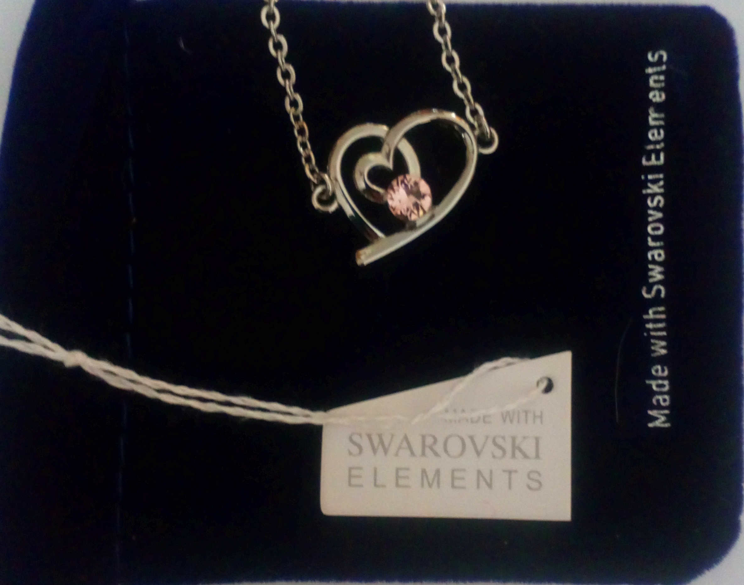 Bracelet disponible conforme a la photo
Stock disponible 3 Rose 
Prix de vente --> 25€