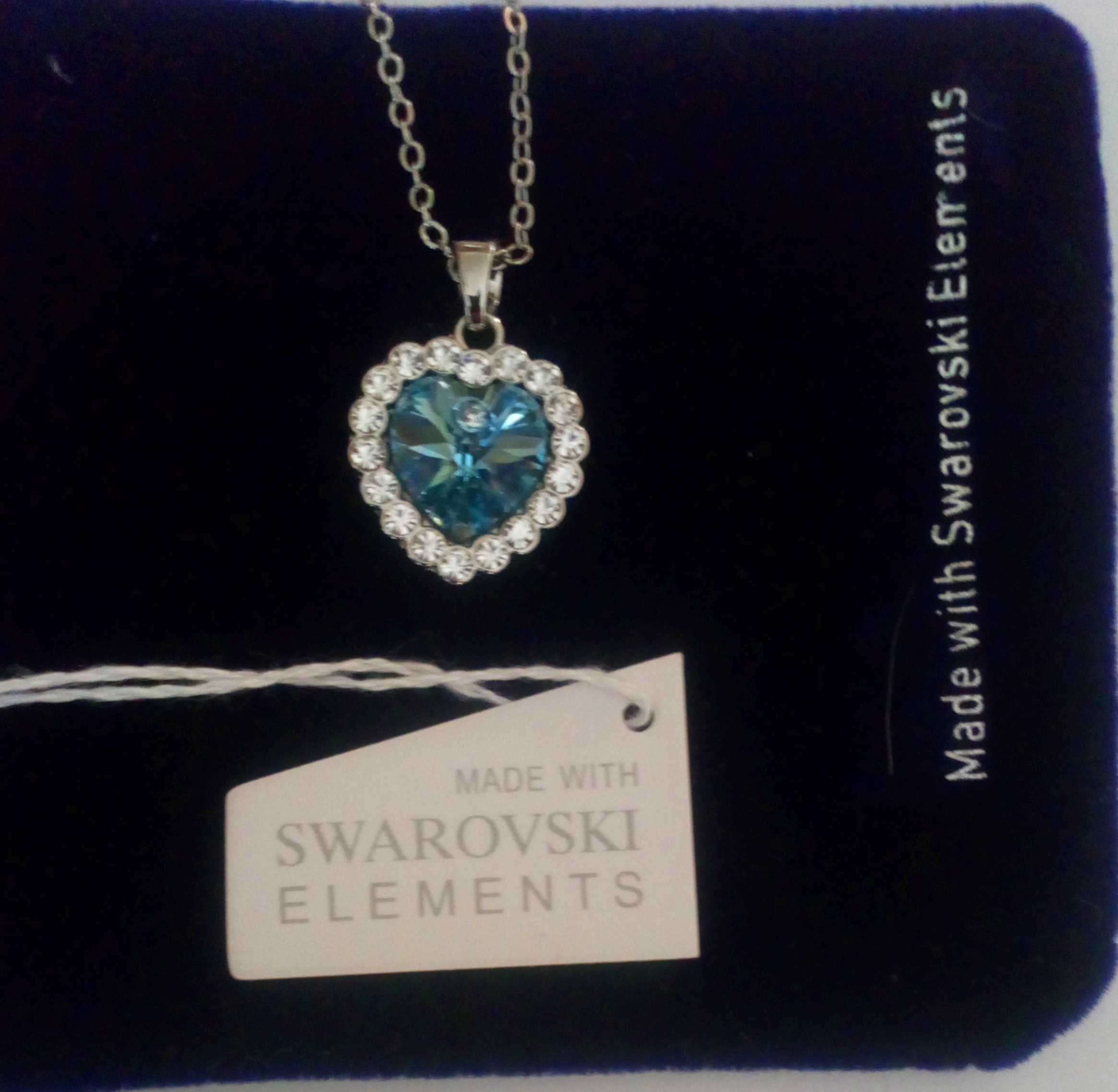 Collier disponible conforme a la photo
Stock disponible 3 pieces 
Prix de vente --> 35€