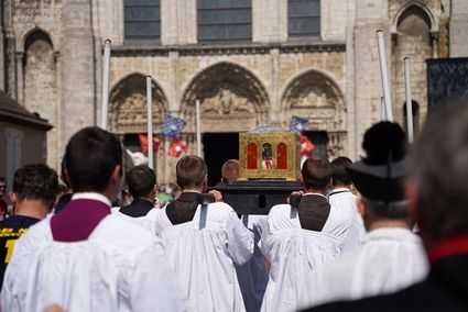 Vidéo de l'entrée du pèlerinage à Chartres