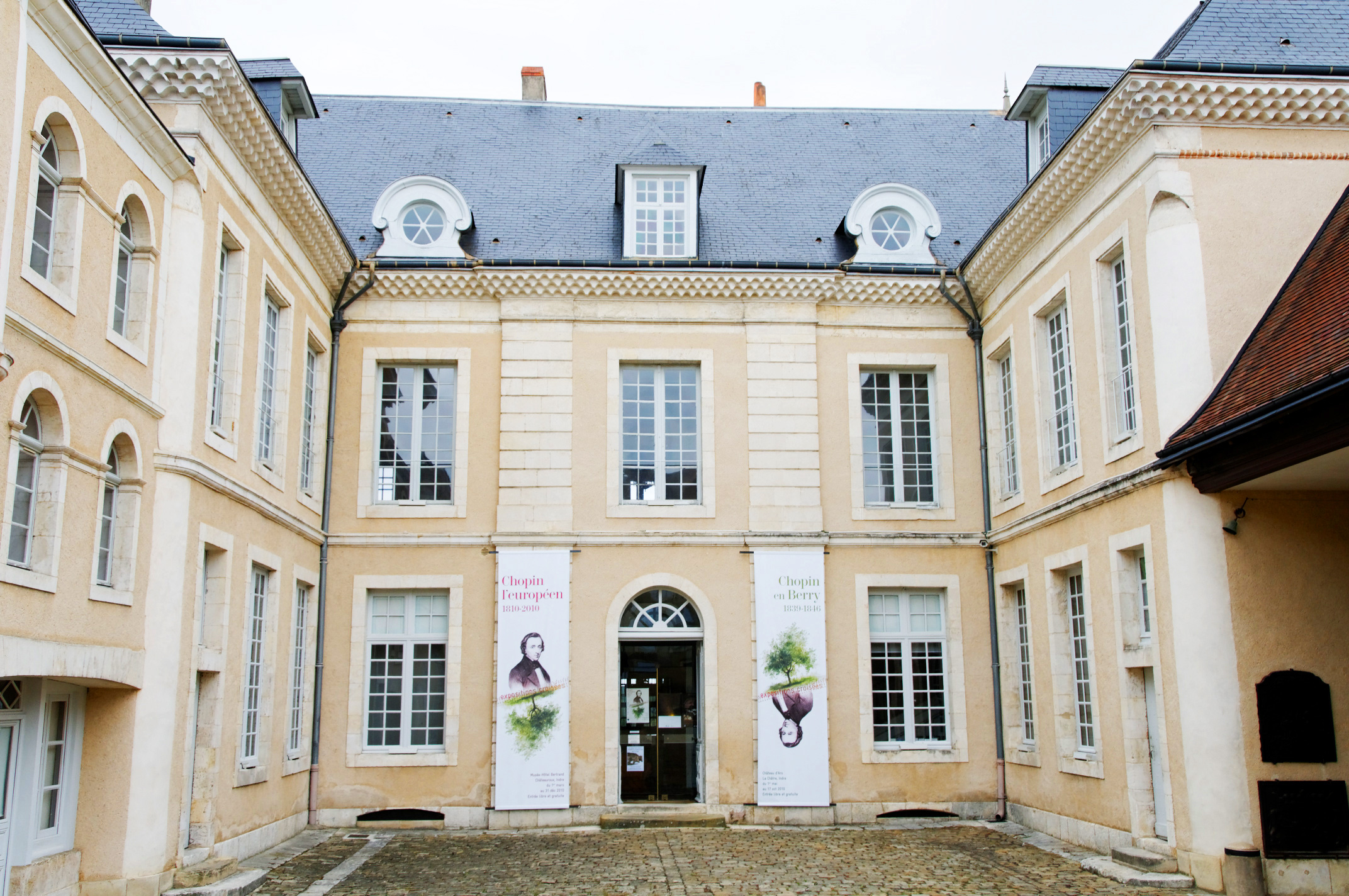 Chateauroux Musee Hotel Bertrand 01