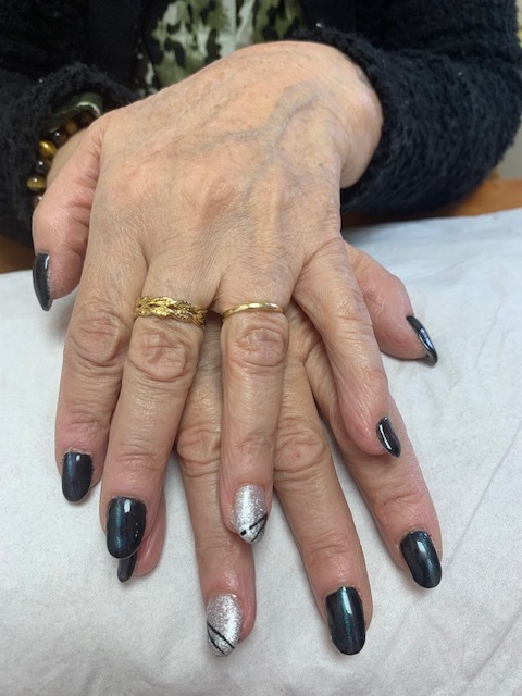 Pose-de-gels-bio-vegan-avec-couleur-institut-reverie-saint-romain-le-puy