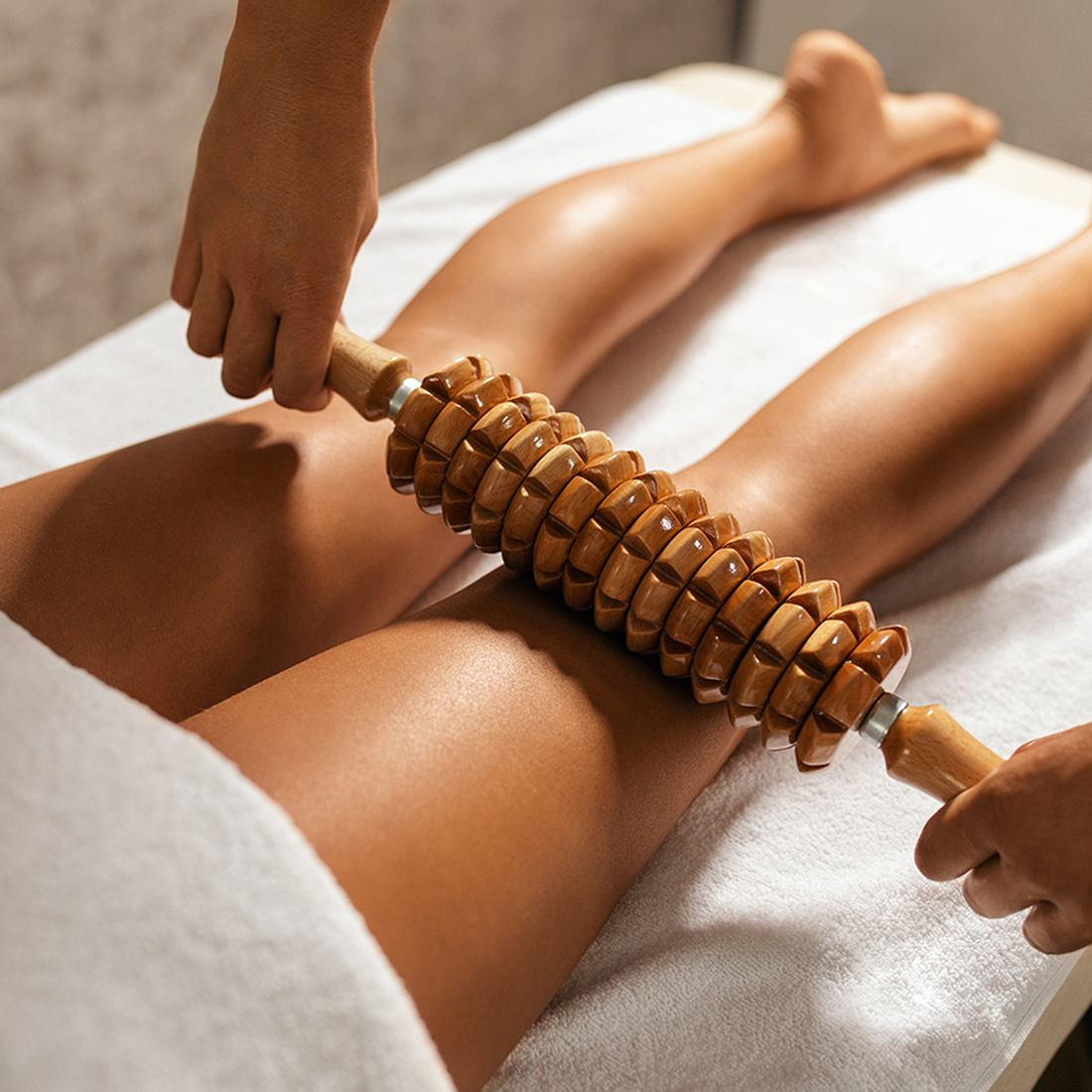 Madéro corps chez Lit'dromassage à Saint-Denis- Réunion. La madérothérapie est une technique de massage traditionnelle qui utilise des outils en bois