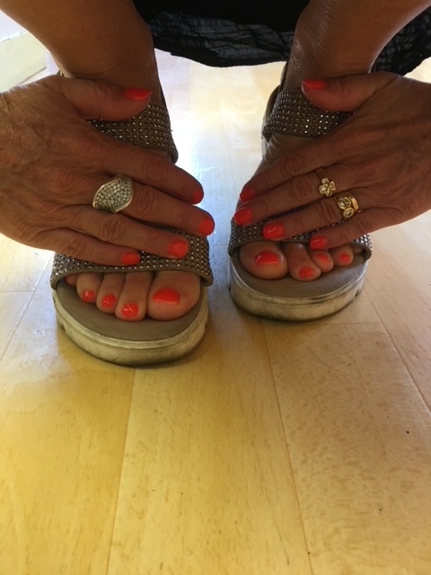 Pose-de-vernis-semi-permanent-mains-pieds-Elisabeth-VENET-institut-reverie