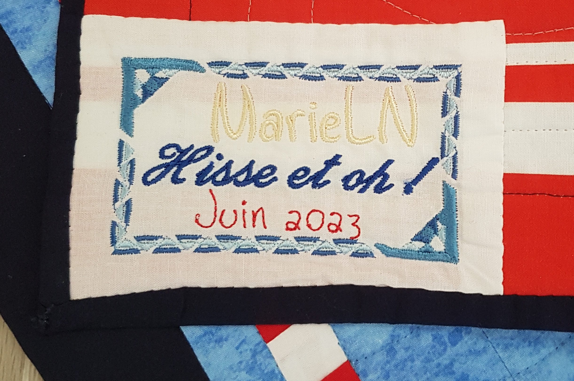 Et voici l'étiquette "Hisse et Oh !" , cri des marins pour hisser les diverses voiles en prenant la mer.