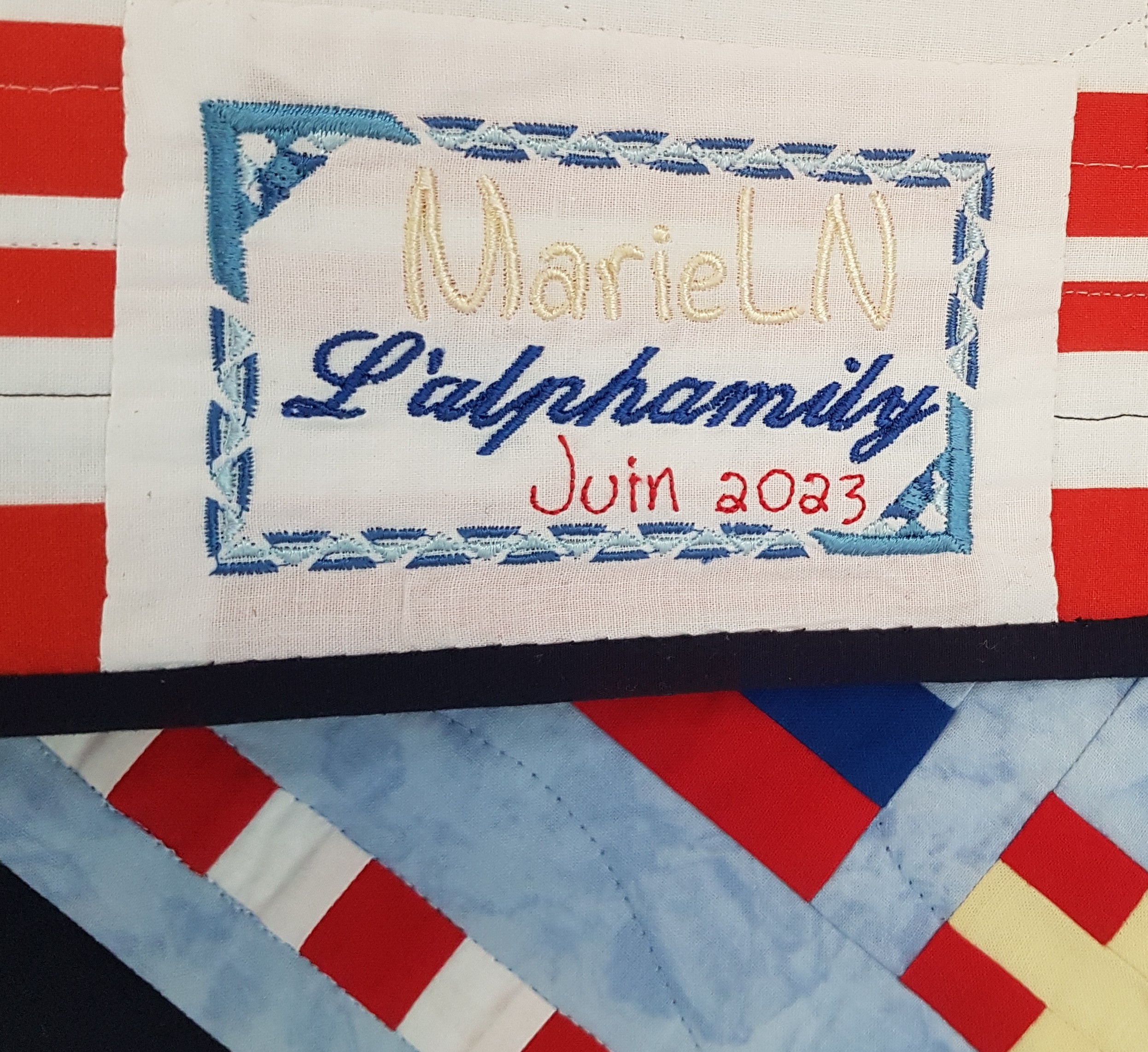 Et voici l'étiquette de "l'Alphamily" dans l'esprit de "Pen ar Bed", c'est à dire du Finistère !..