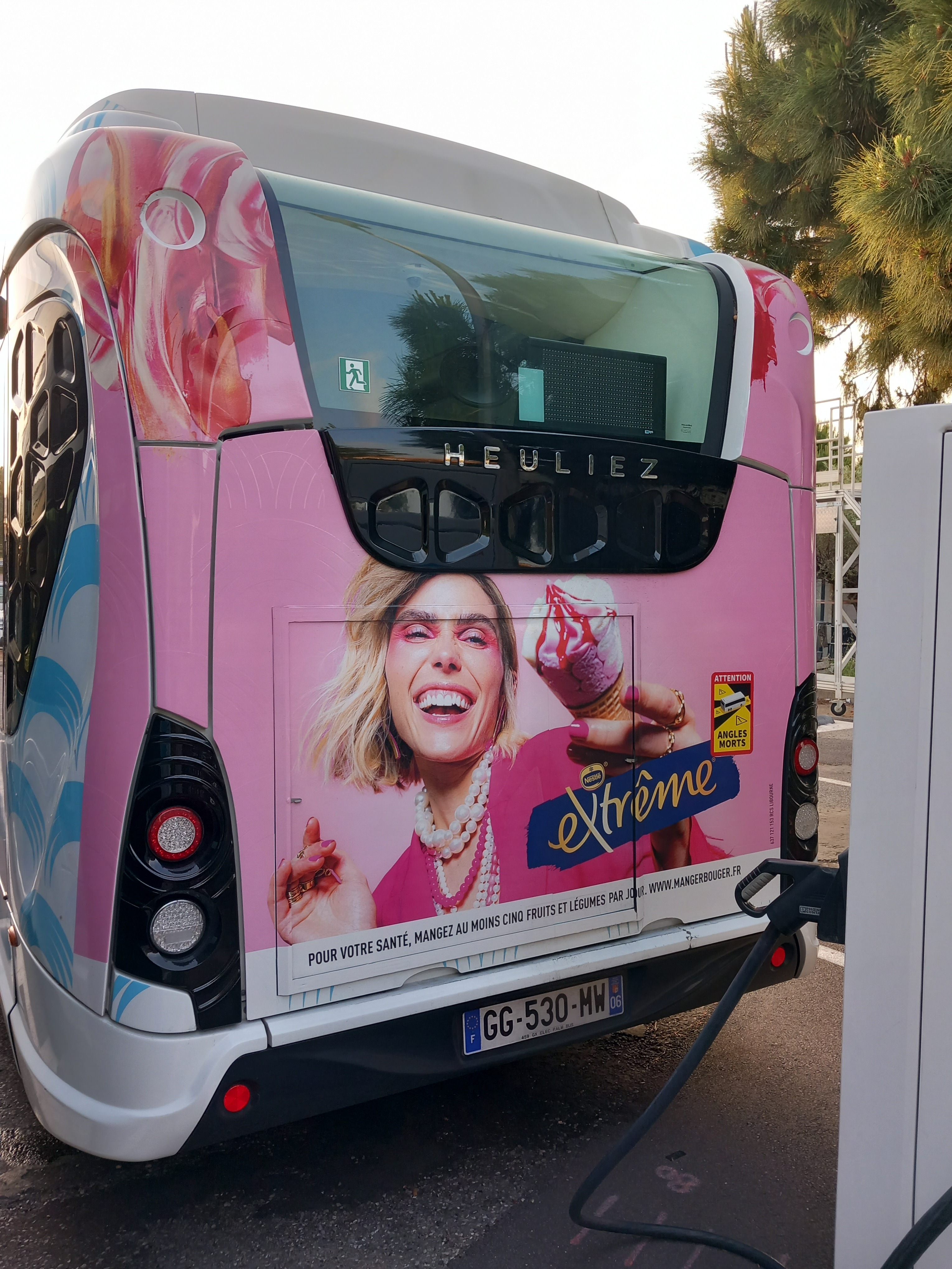 covering bus cannes