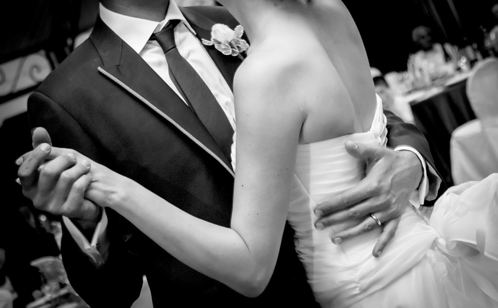 IStock-Bride-Groom-dancing-1024x633