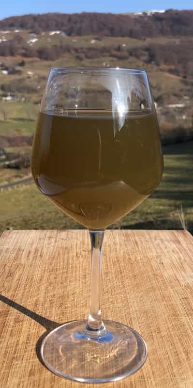 Purin de prele dans un verre