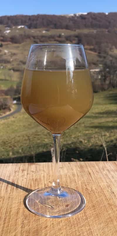 Purin de pissenlit dans un verre