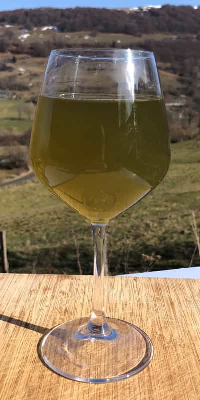 Purin de bardane dans un verre