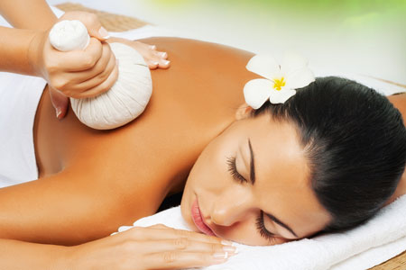 Massage-polynesie-aux-pochons