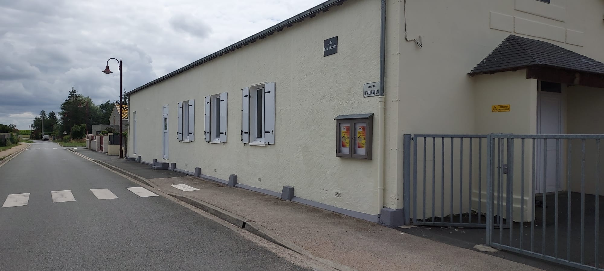 photo de la façade le 13 juillet 2023
