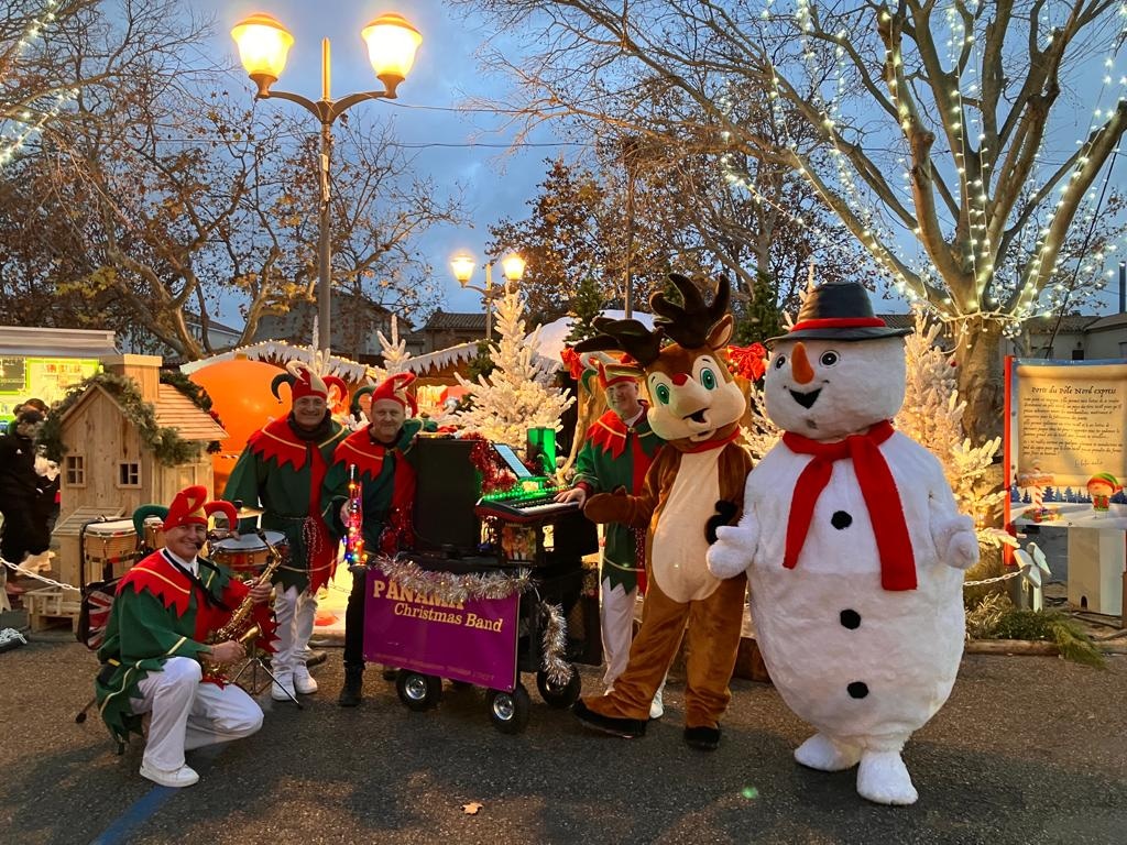 parade musicale de noël, fête de noël, féérie de noël, la magie de noël, spectacle musicale de noël, Village de noël, Arbre de noël, Marché de noël, Animation de noël, Mascottes