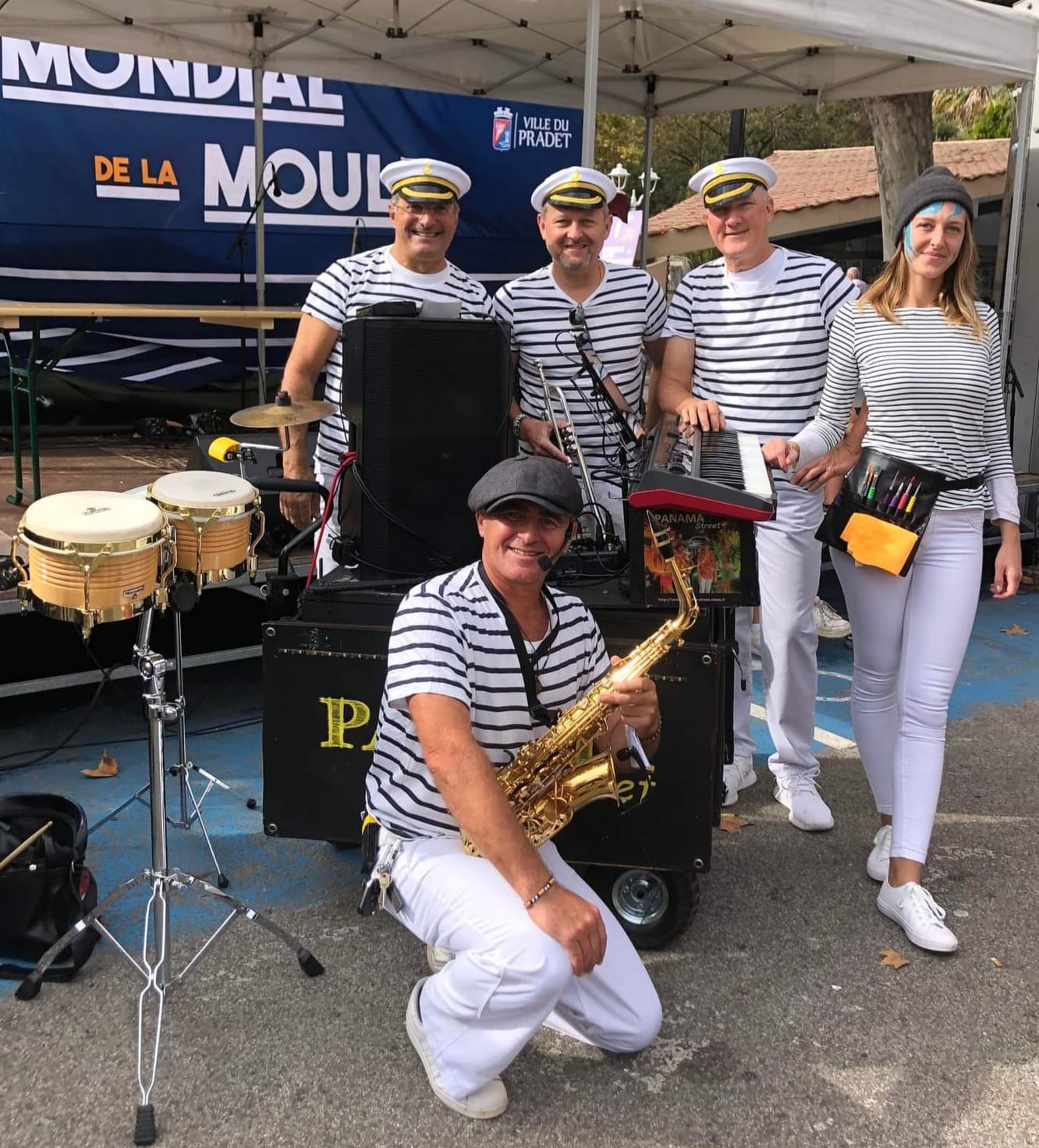 les marins parade musicale déambulatoires - street art et music en déambulation, musiciens, magiciens, échassiers, scupteurs de ballons, maquilleuse pour enfants, agence événementielle