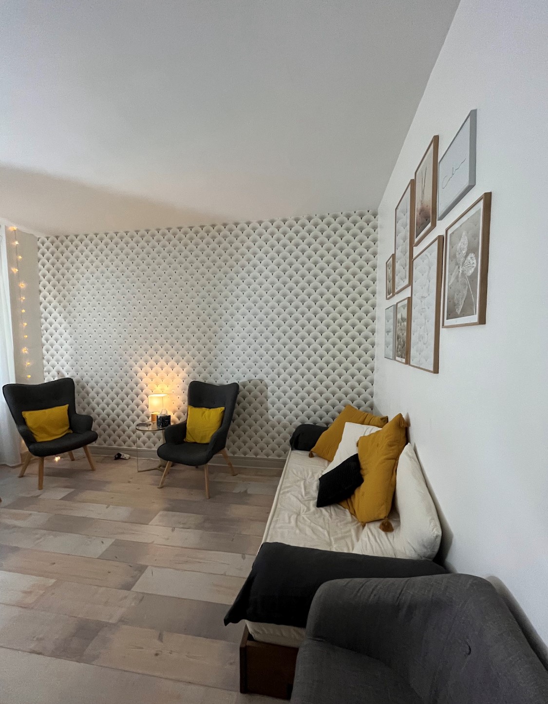 Cabinet entree et fauteuil