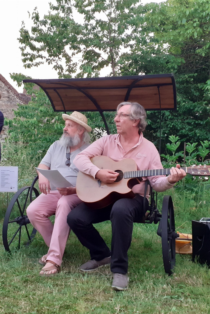 Bancs pomes ateliers du chapeau rouge 2023 vernissage 19 