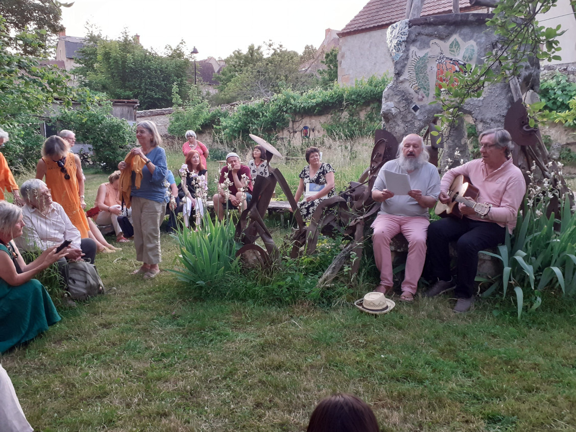 Bancs pomes ateliers du chapeau rouge 2023 vernissage 15 
