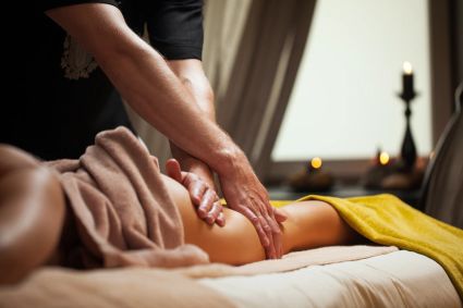 Massage-anti-cellulite-dans-spa-luxe