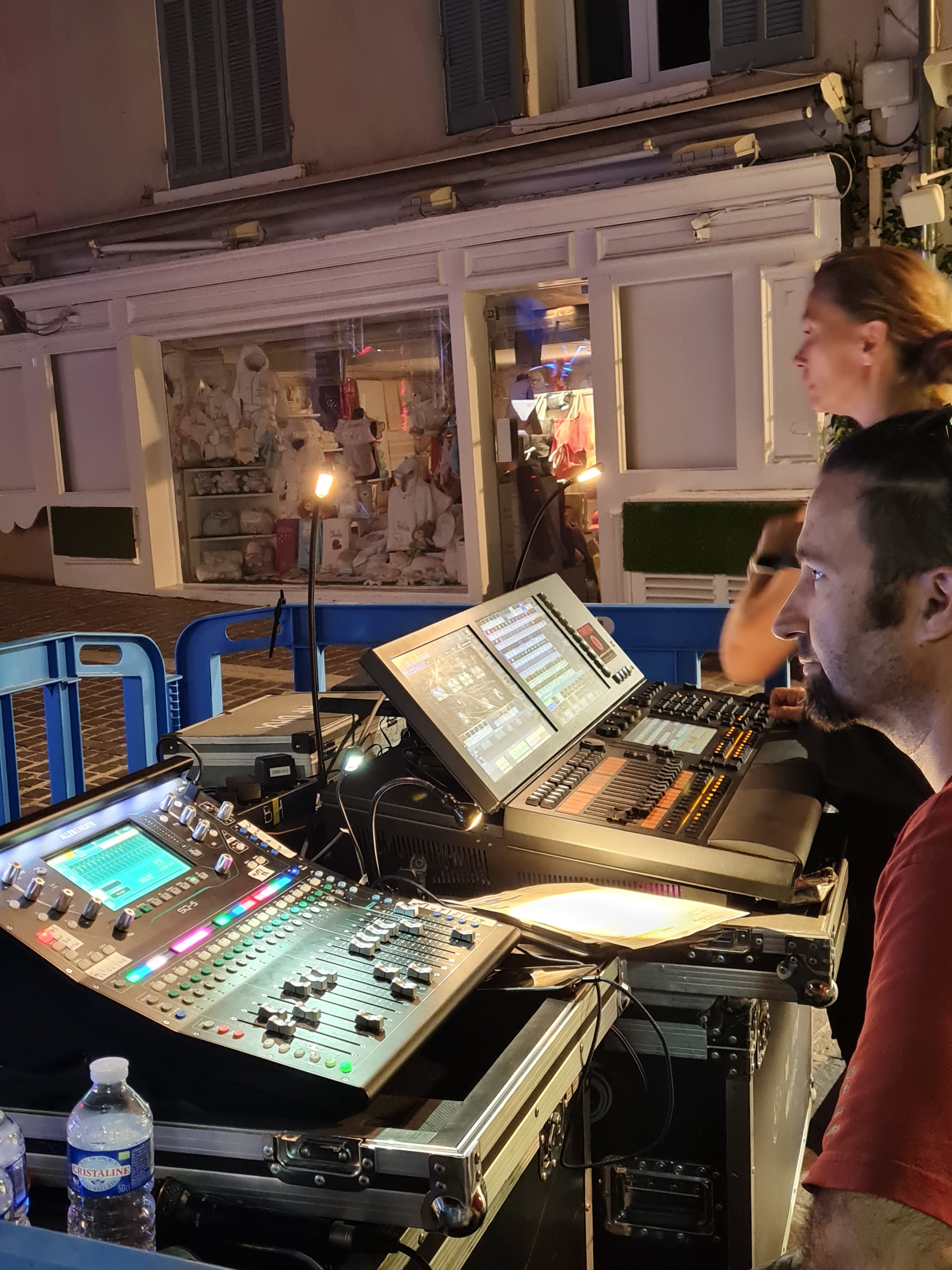 Nos-techniciens-Delphine-lumieres-et-Remy-son-