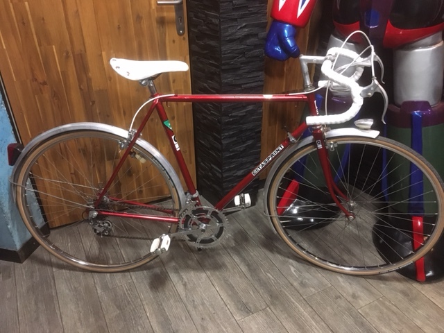 velo occasion vintage gitasprint acier rouge 28 pouces 10 vitesses taille de 1M68 a 1M80 prix 200 euro