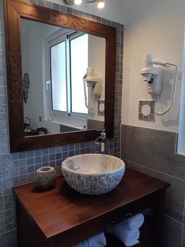 Chambre d hotes bali douche italienne wc vasque marbre