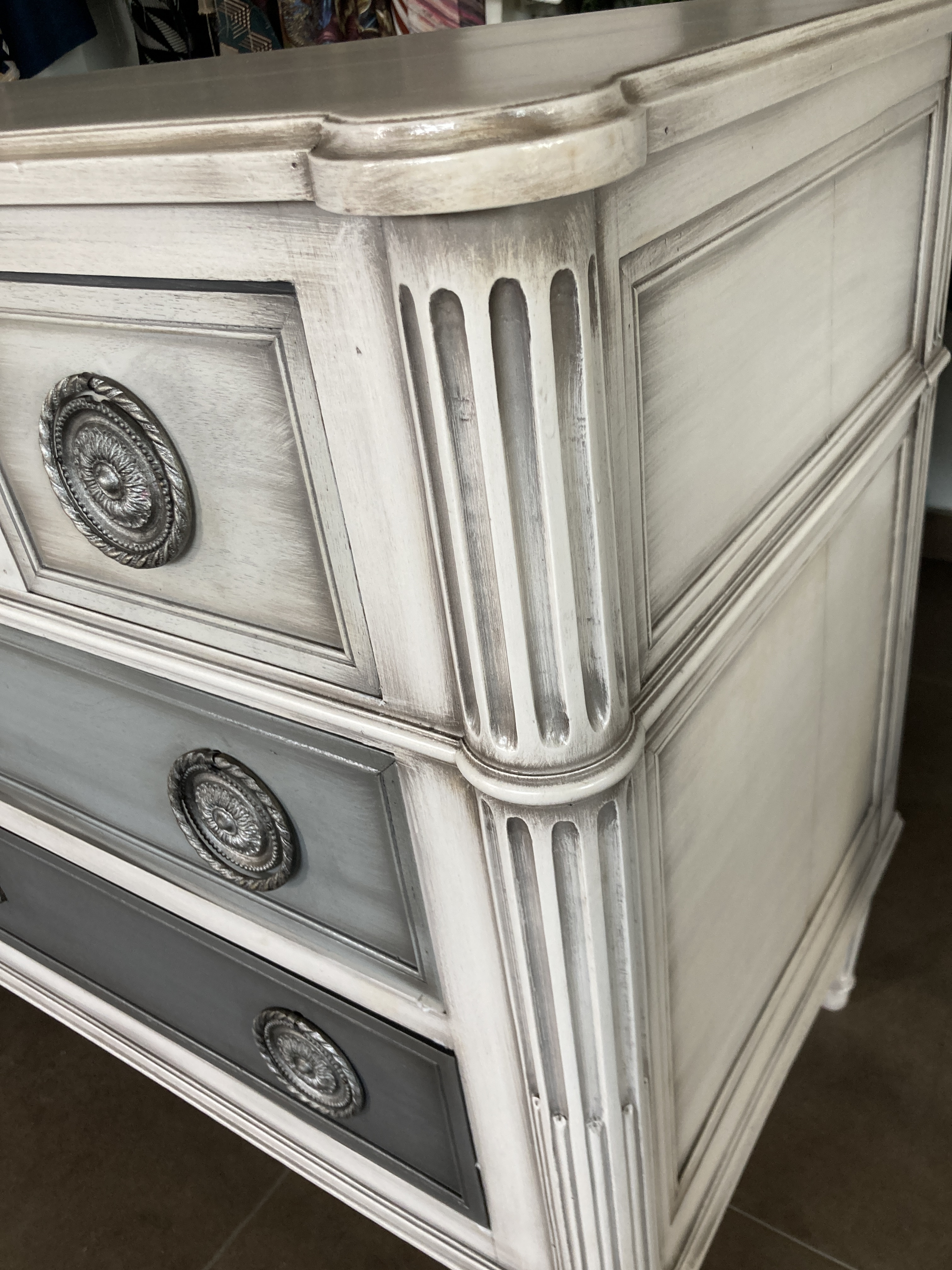 Atelier les renaissances tapissier decorateur relooking meuble commode saint aubin de medoc saint medard en jalles bordeaux cauderan lacanau eysines capferret arcachon le bouscat bruges