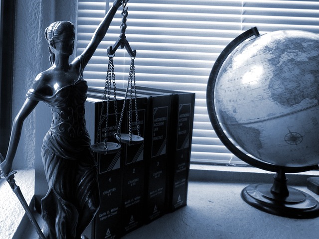 Lady-justice-2388500 640