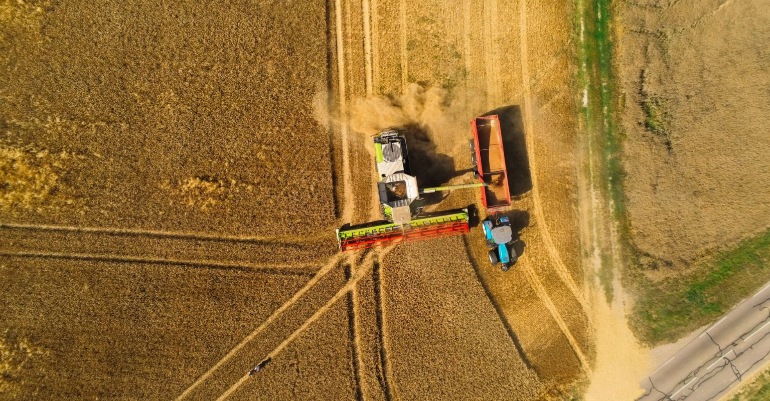 Tracteur champ vu ciel