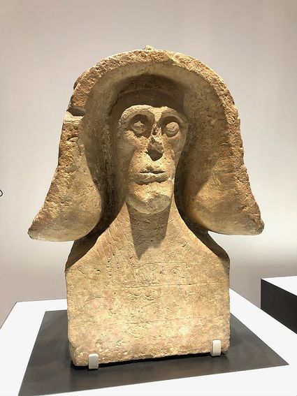 800px-Musee-romanite-buste-masculin-sainte-anastasie-1
