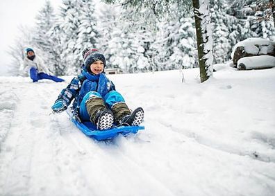 "Luge" "Neige" "Le Lioran" "Hiver" "Enfant" "Location de Luge" "Station de ski" "Cantal" "Auvergne" "Montagne" "Séjour au Lioran"