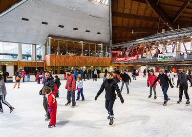 "Patinoire" "Le Lioran" "Station de ski" "Hockey sur glace" "Patin à glace" "Location de patin à glace" "Neige" "Glace" "Cantal" "Auvergne" "Montagne" "Séjour au Lioran"