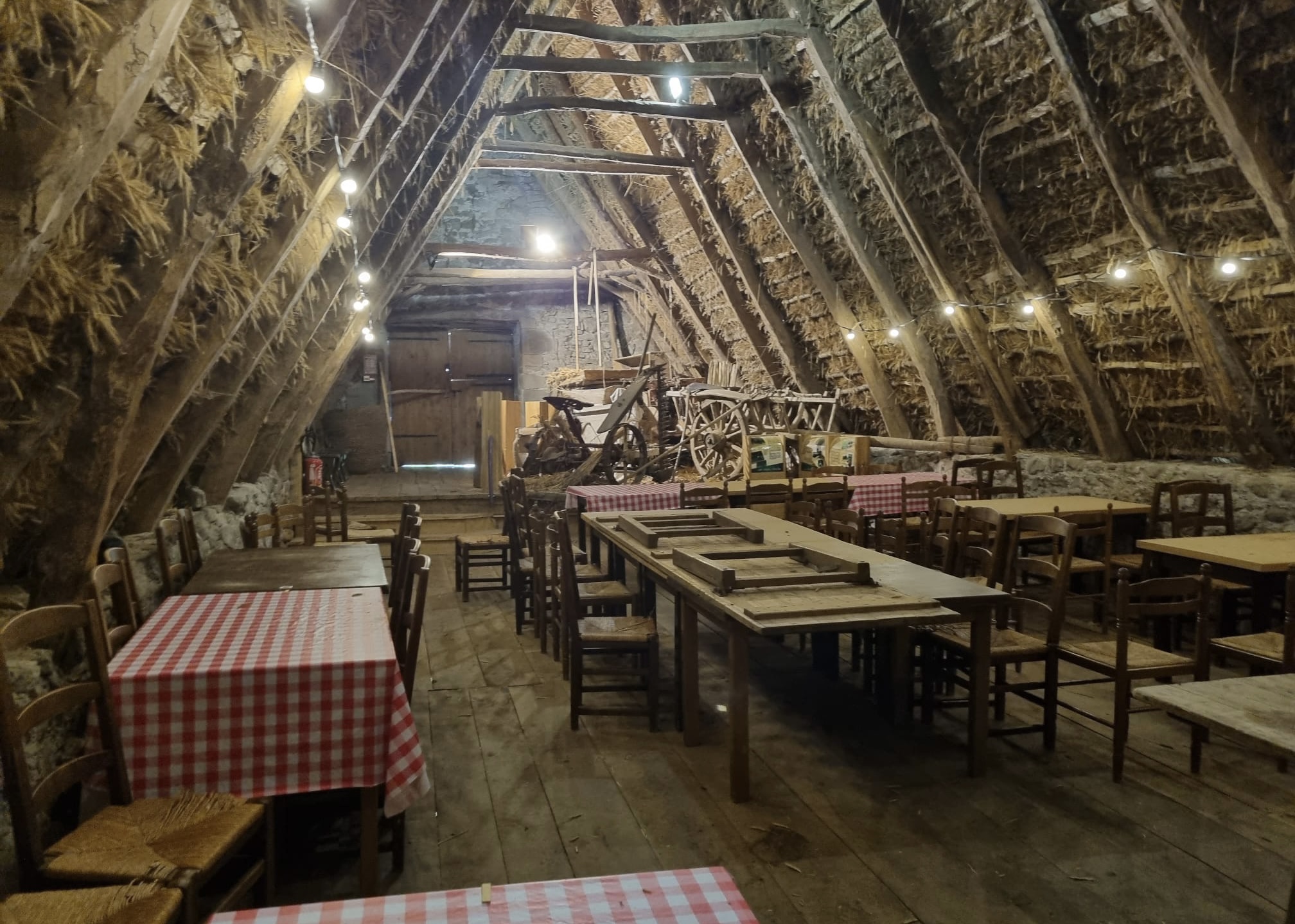 "Le Lioran Cantal", "Hébergement au Lioran", "Restaurant au Lioran", "Séjour en Auvergne", "Station de ski", "ski alpin", "vacances en montagne", "activités hivernales", "Montagne", "Station de Ski", "Été", "Hiver". 