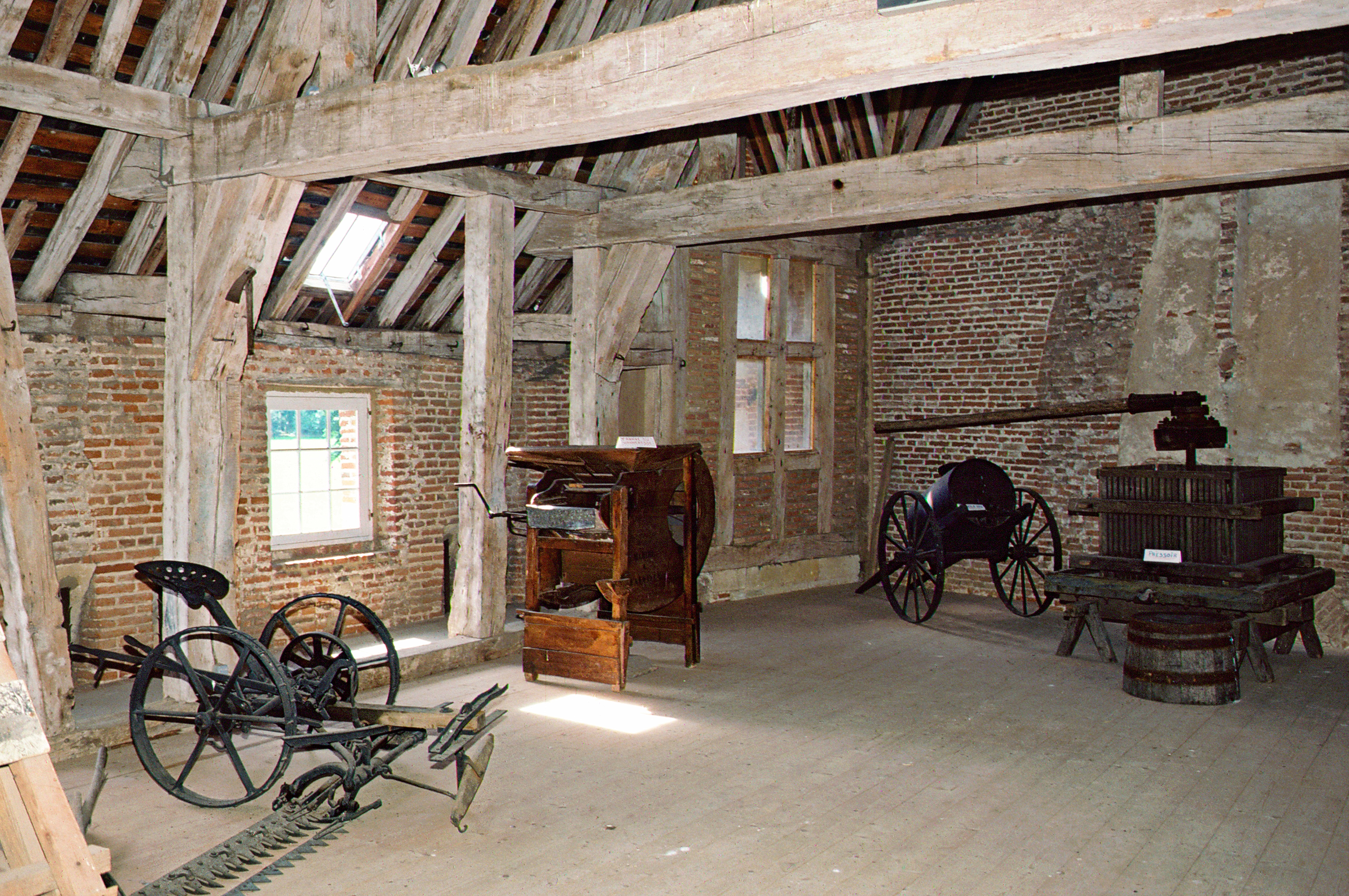 Chateau-de-Valmont-materiel-agricole-ancien