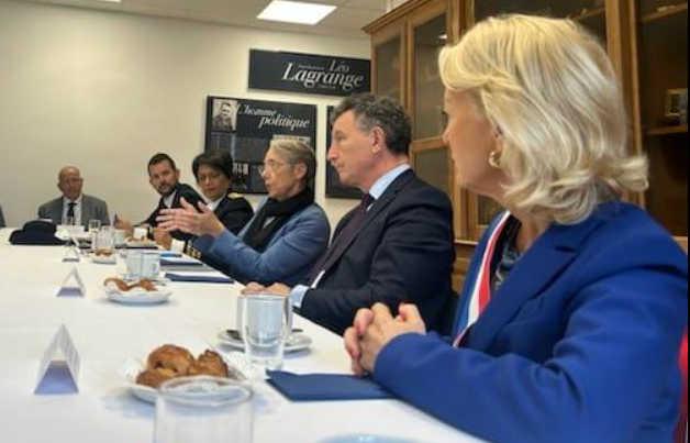 à l'inauguration de l'école des drones du 61 RA de Semoutiers