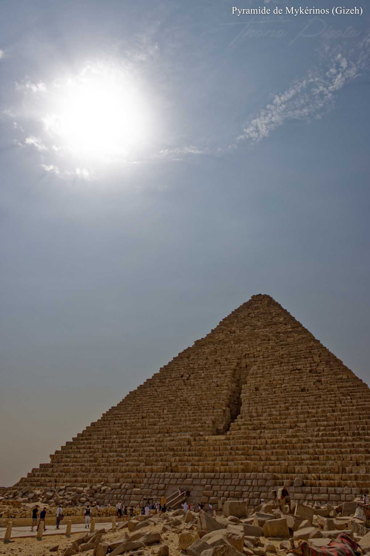 Pyramide mikerinos soleil f