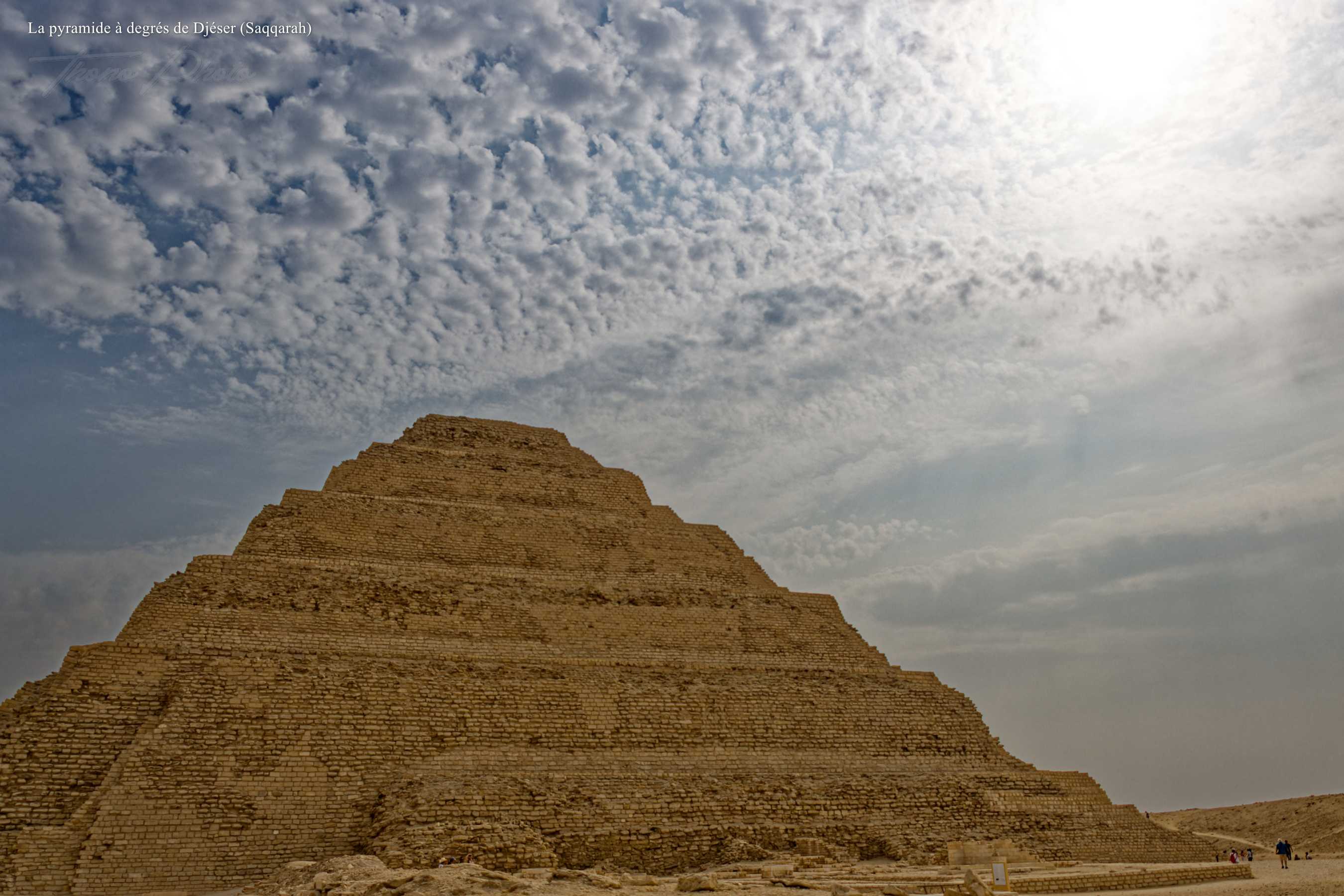 Pyramide djeser f