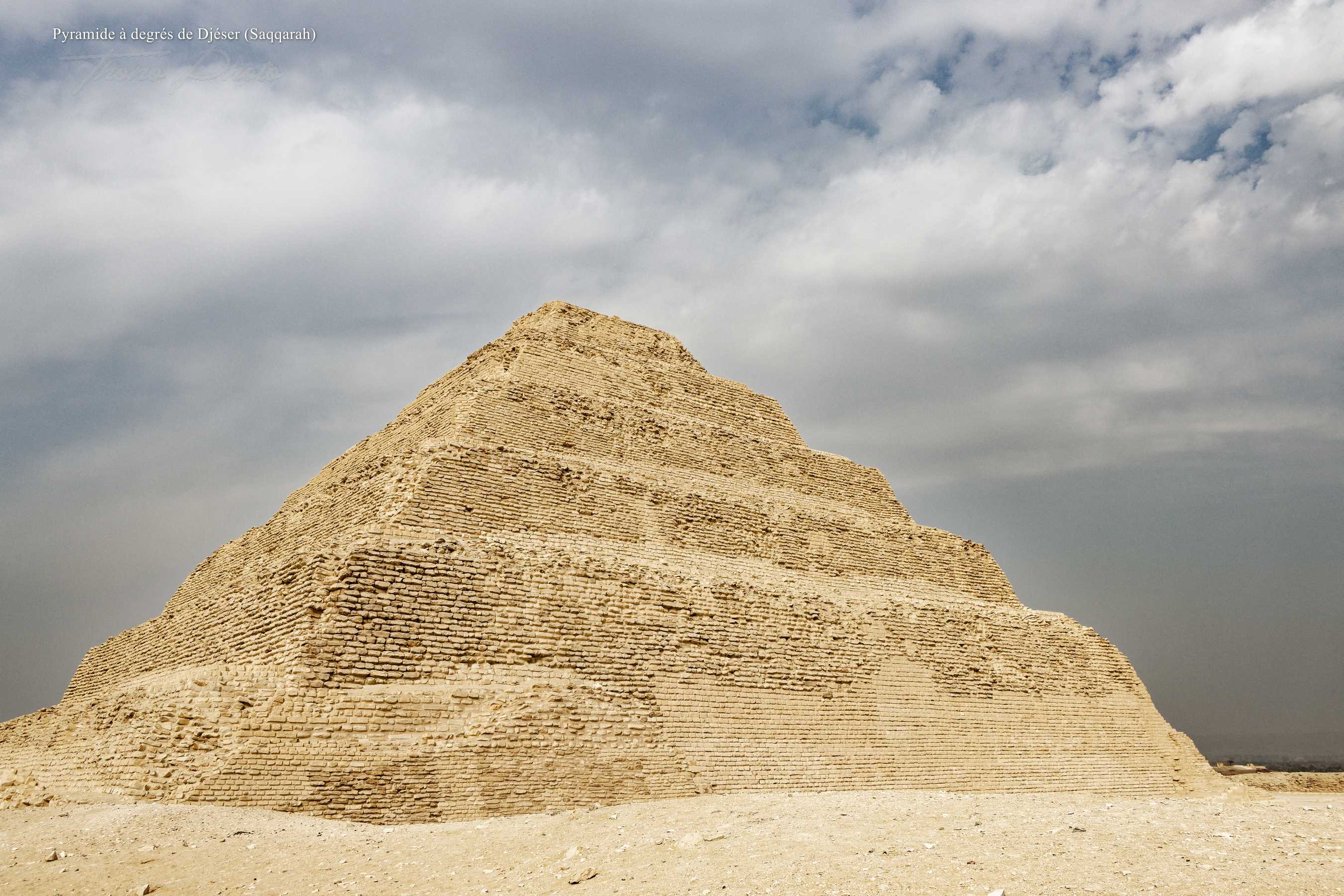 Pyramide djeser bis f