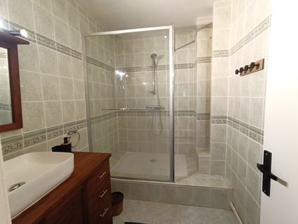 Bathroom independ hostel