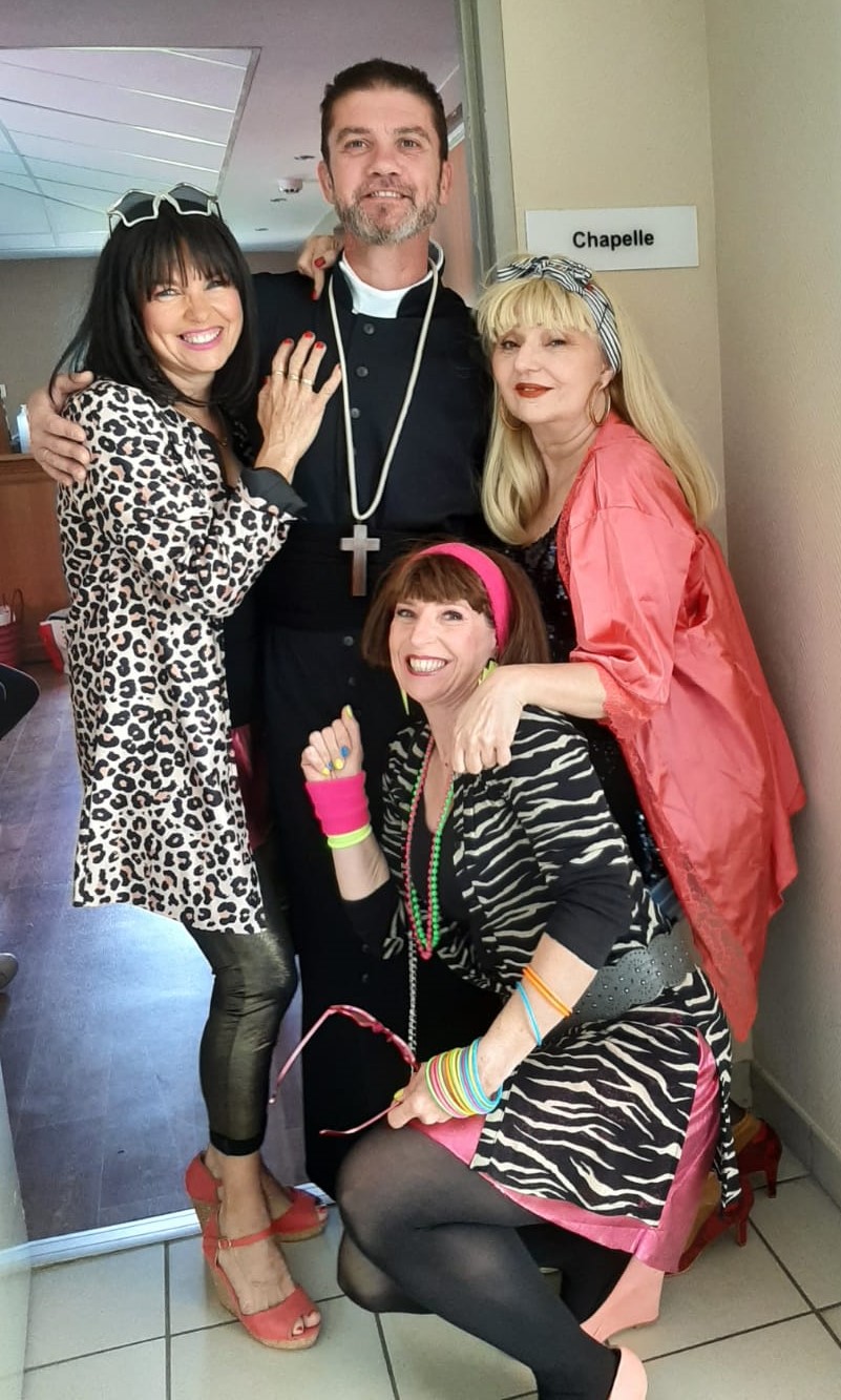 Theatre-rue-le-cure-et-ses-groupies