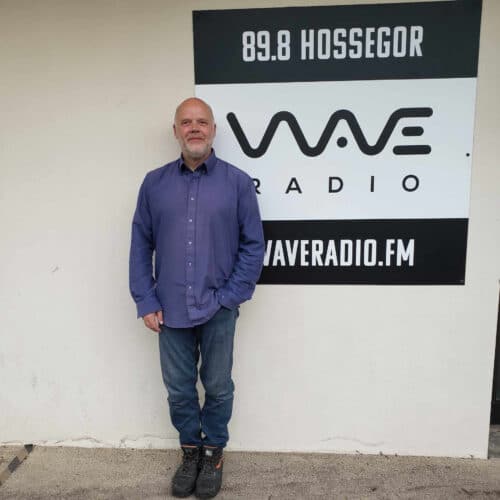 89.8 FM
