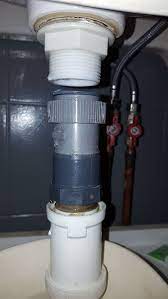 Fuite d'eau lavabo, evier, wc la jointure 