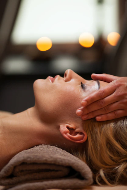 Belle-jeune-femme-aime-massage 144627-2075-jpg