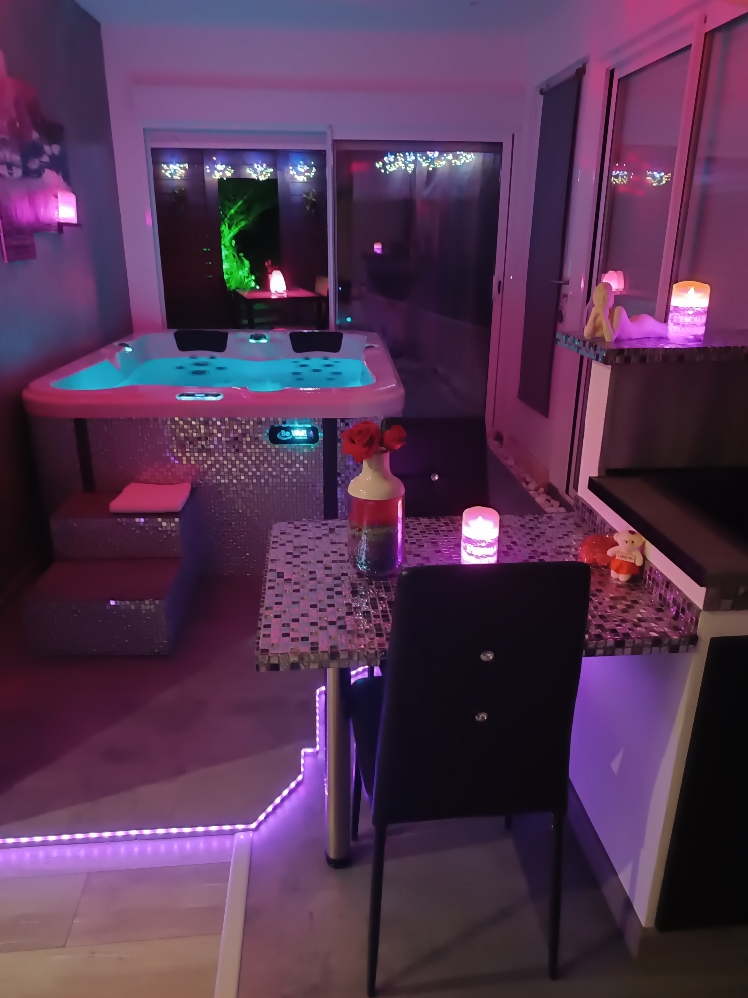 Photo jacuzzi semi eclairee 030423