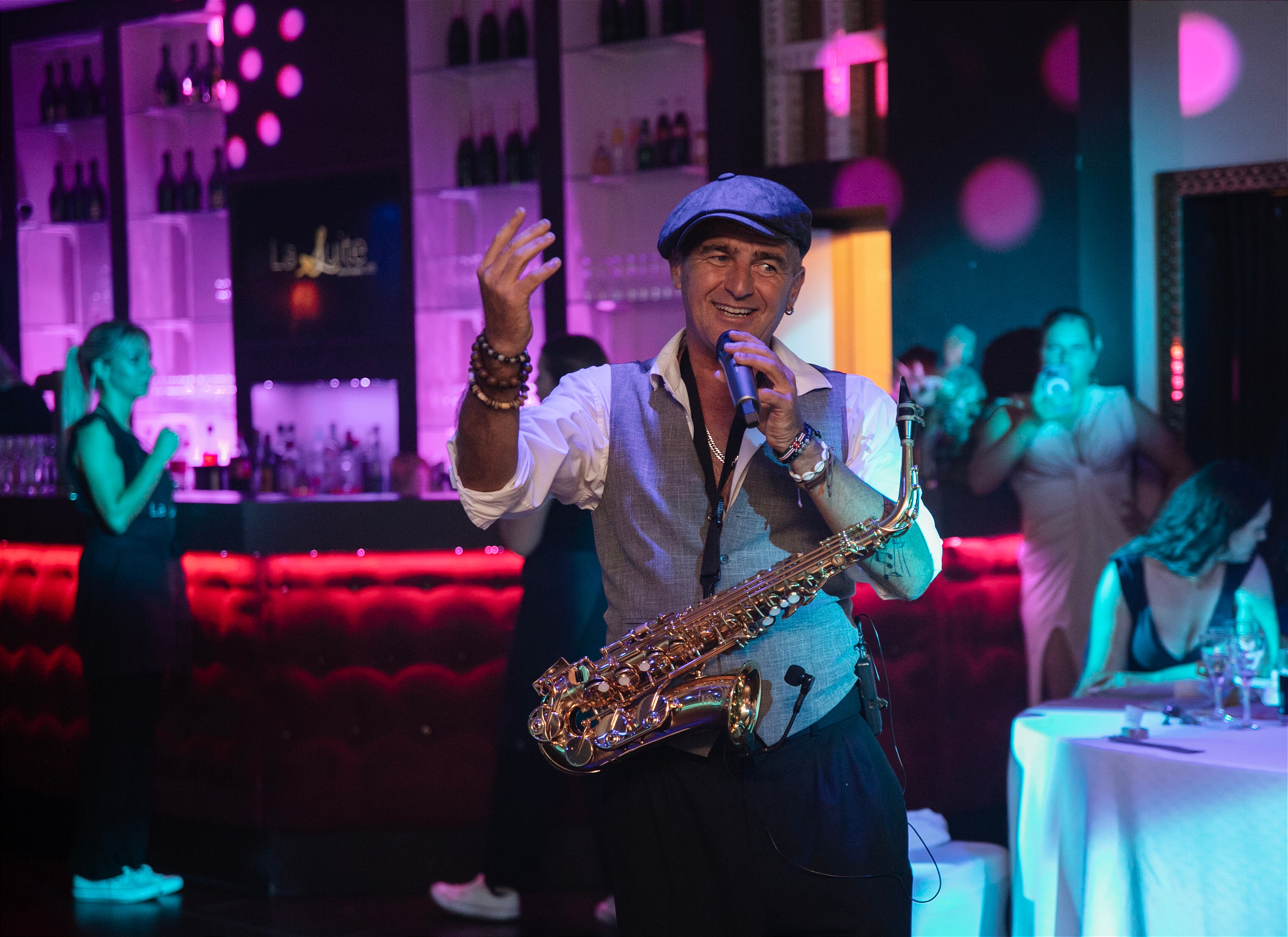 Lucky Djé - Luky Djé - Lucky Dge - Lucky Dje - Lucky G - Luky Dje - Luky Dge - Lucky Dgé - Luky Dgé - Chanteur Crooner - Jazz Singer - Chanteur Jazz - Jazz Singer Crooner - Chanteur - Chanteur Crooner Lounge - Chanteur Soul - Chanteur Latino - Latin Singer - Soul Singer - Saxophoniste - Swing Singer - Entertainer - Live Band - Orchestre - Jazz Band 